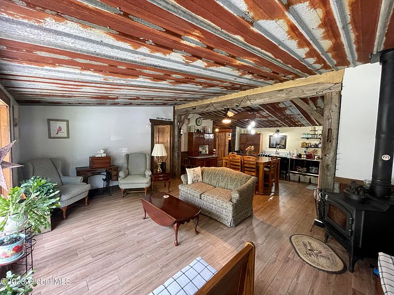 5th image of 25 Hillcrest Way