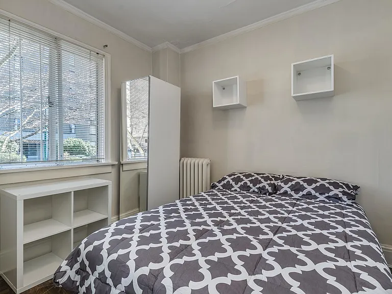 935 Jervis St #2 — Photo 11