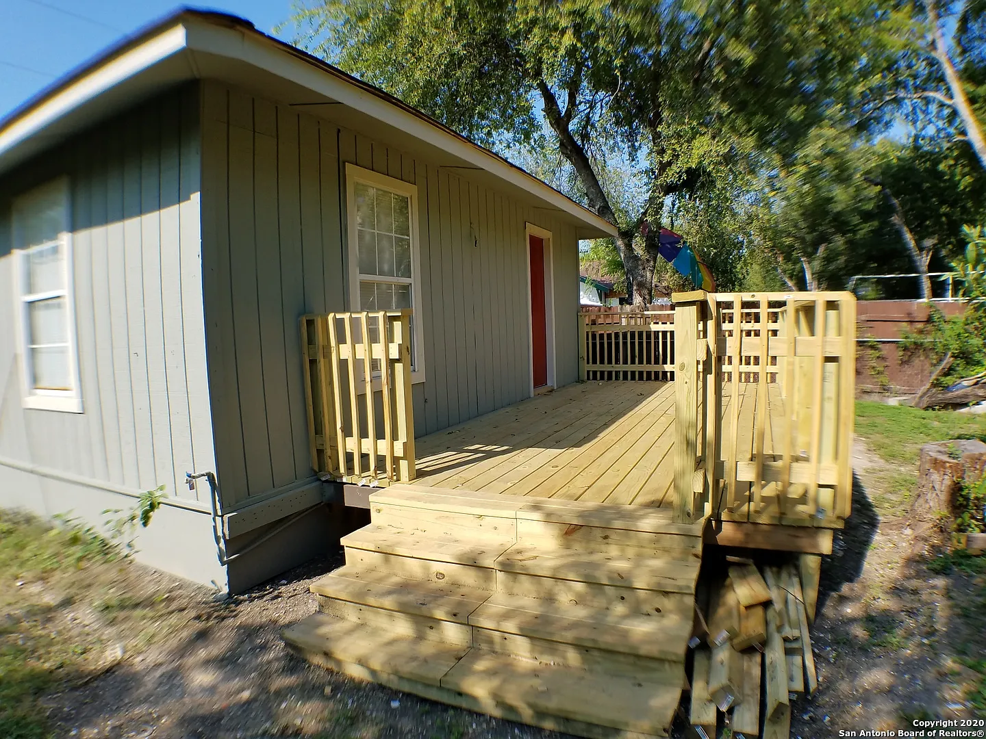 3 bed, 2.0 bath, 1082 sqft, $1,275 — Photo 2
