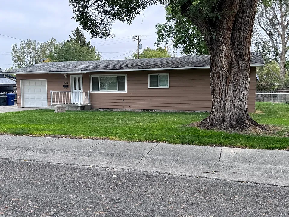 923 Big Horn Dr