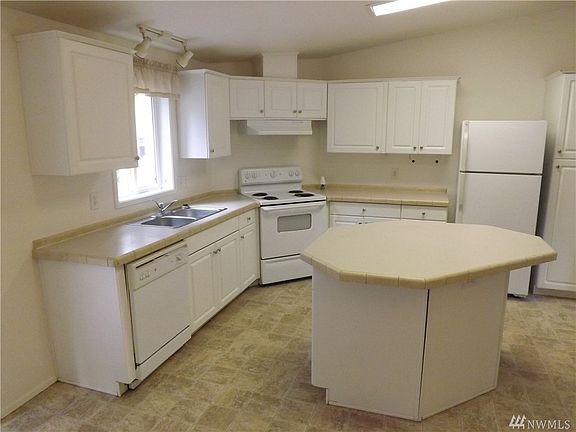 5th image of 1730 E Eagle Point Dr