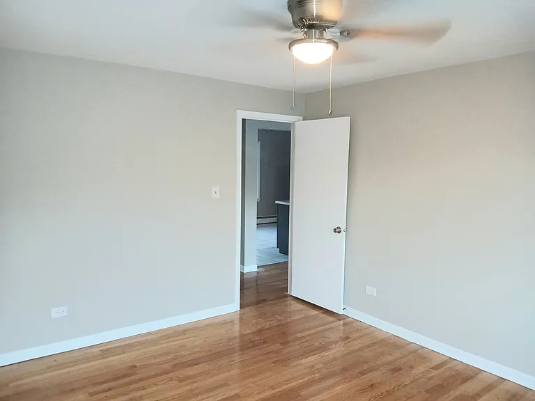 4427 Prairie Ave #2R — Photo 3