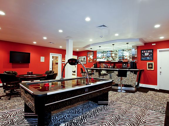 3rd image of 4 Brookfield Ln