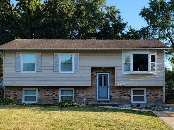 2119 Witchwood Ln, Lindenhurst, IL 60046