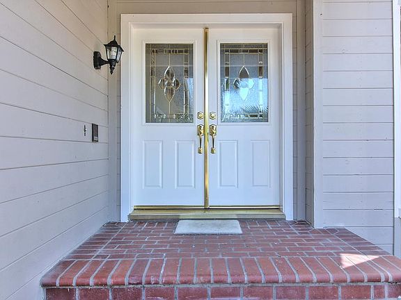 5th image of 1156 N Park Victoria Dr