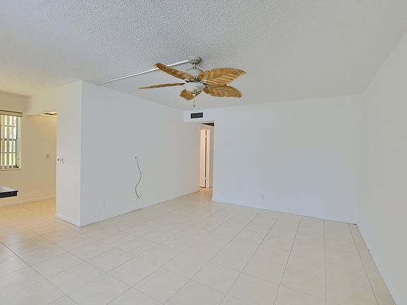 4th image of 60 Farnham C