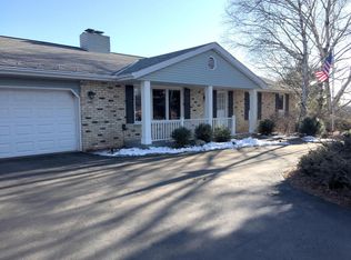 2429 Magna Vista Dr, Jackson, WI 53037