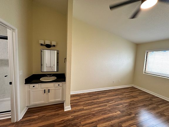 4th image of 78650 Avenue 42 APT 1912