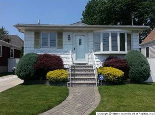 240 Willowbrook Rd, Staten Island, NY 10314