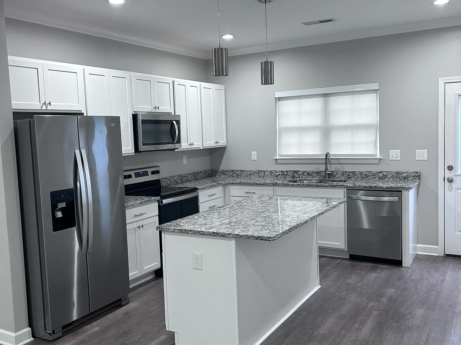 2 bed, 2.5 bath, 1200 sqft, $1,400 — Photo 3