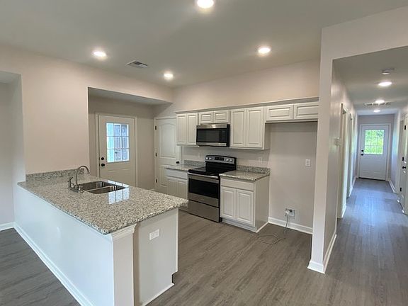 5th image of 312 Turner St