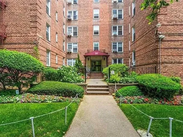 243 McDonald Ave APT 4B, Brooklyn, NY 11218