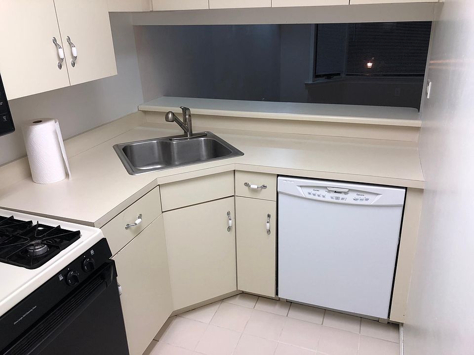 1st image of 24044 Oak Park Dr