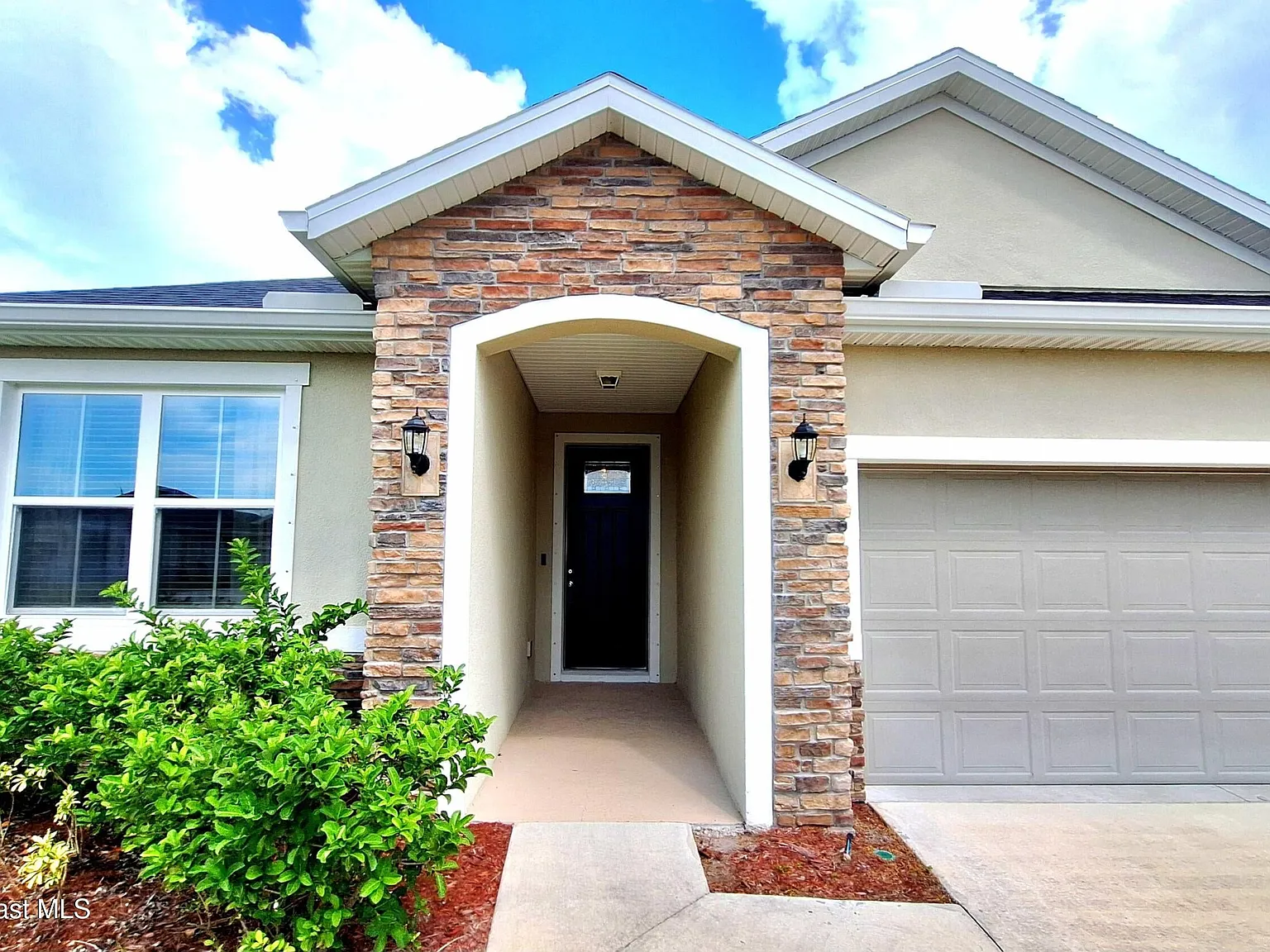 4 bed, 1983 sqft, $2,595 — Photo 3