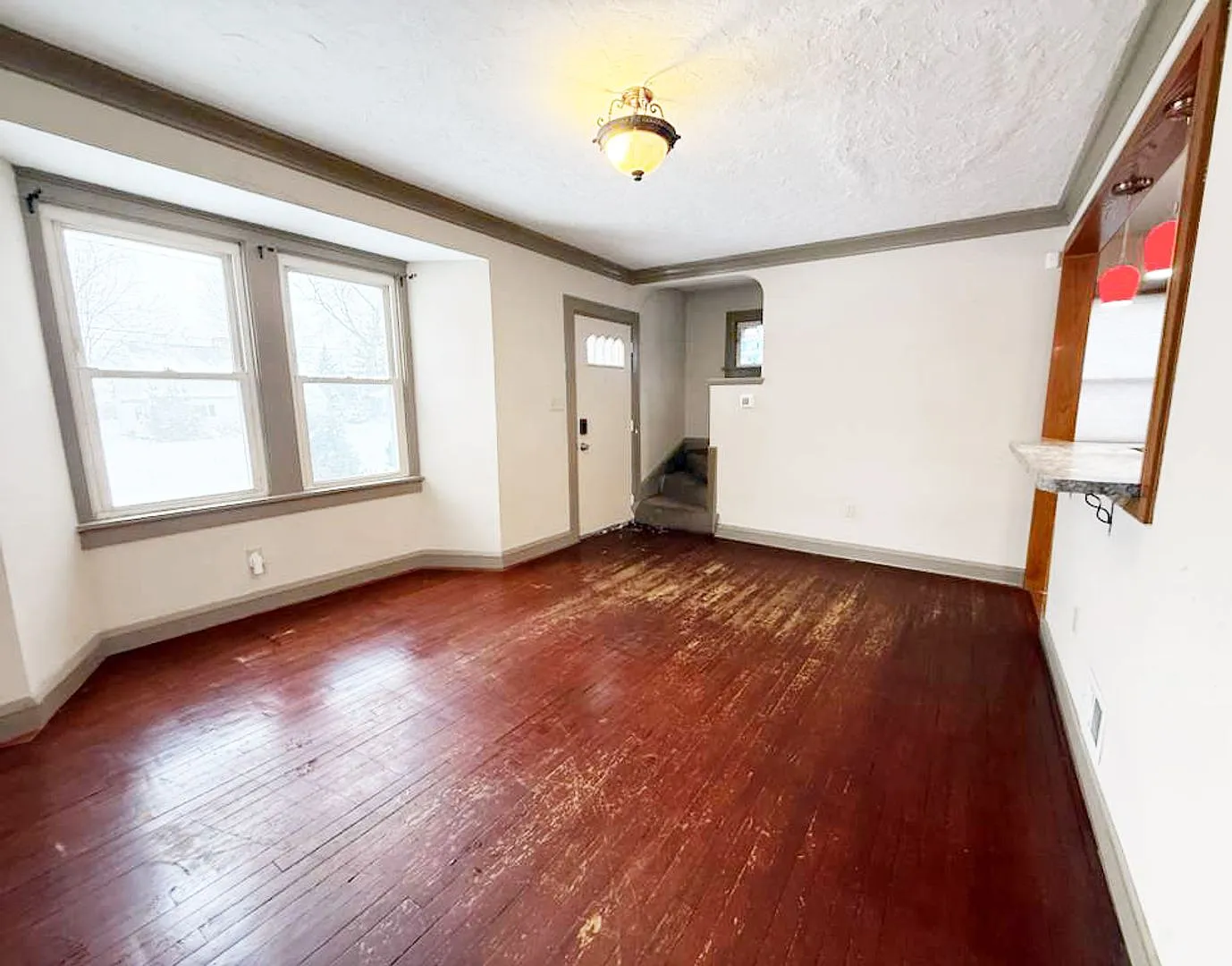 2 Bed, 1 Bath Beautifil Single-Family Home In Euclid! — Photo 3