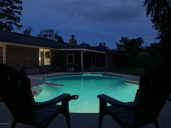 3rd image of 2800 Forest Oaks Dr