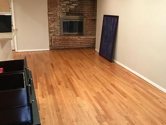 3rd image of 1043 W Oakdale Ave