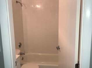 6 Crescent Dr, Andover, MA 01810