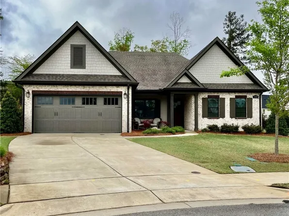 1108 Willow View Dr, Opelika, AL 36801