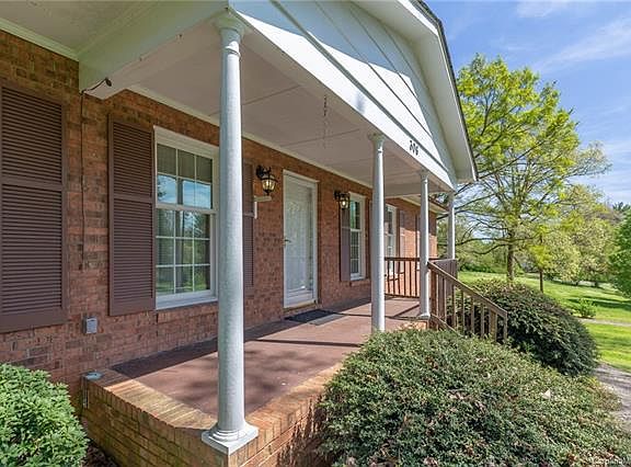 2nd image of 306 Maplewood Dr