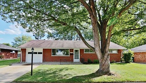 4th image of 2186 Terrylynn Ave