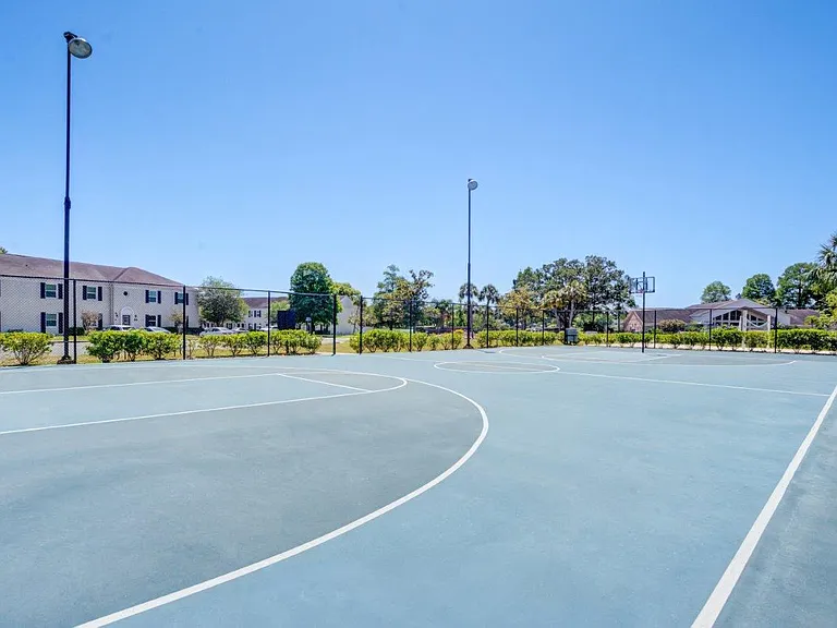 Park at Lake Magdalene Apartments and Townhomes — Photo 21