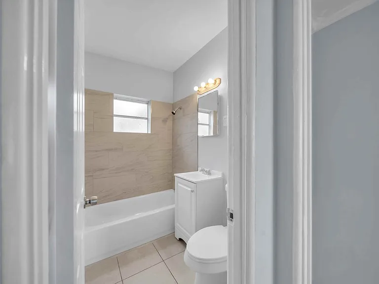 1527 Gardenia Ave — Photo 15