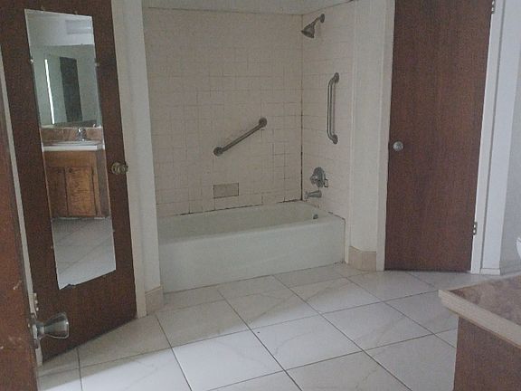 5th image of 134 E 10th St