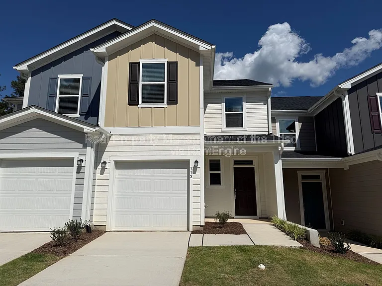 112 Parker Ln — Photo 1