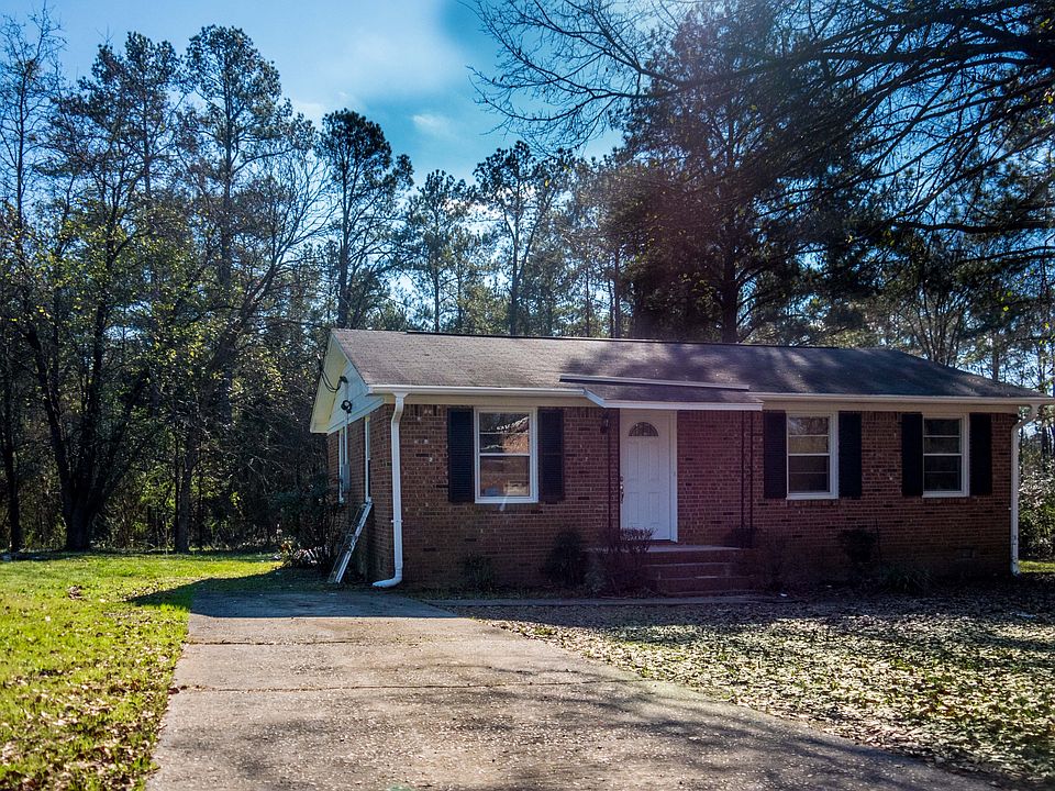 Private & cute in the heart of Chapin.