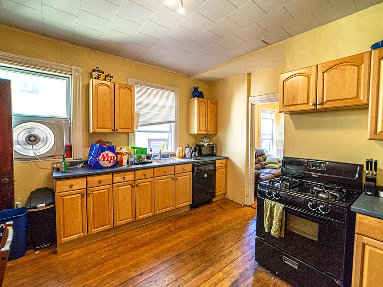 15 Crocker St #1 — Photo 5