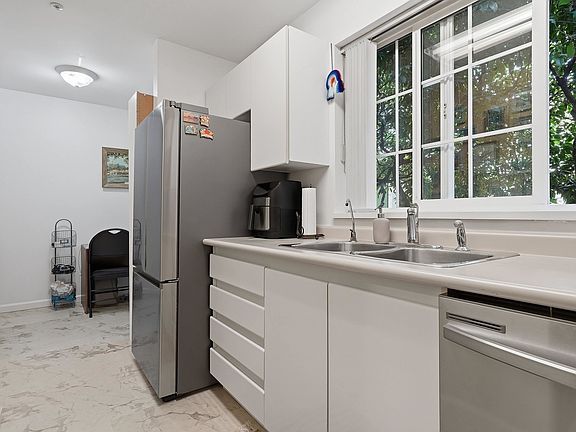 3rd image of 1189 Westwood St #101