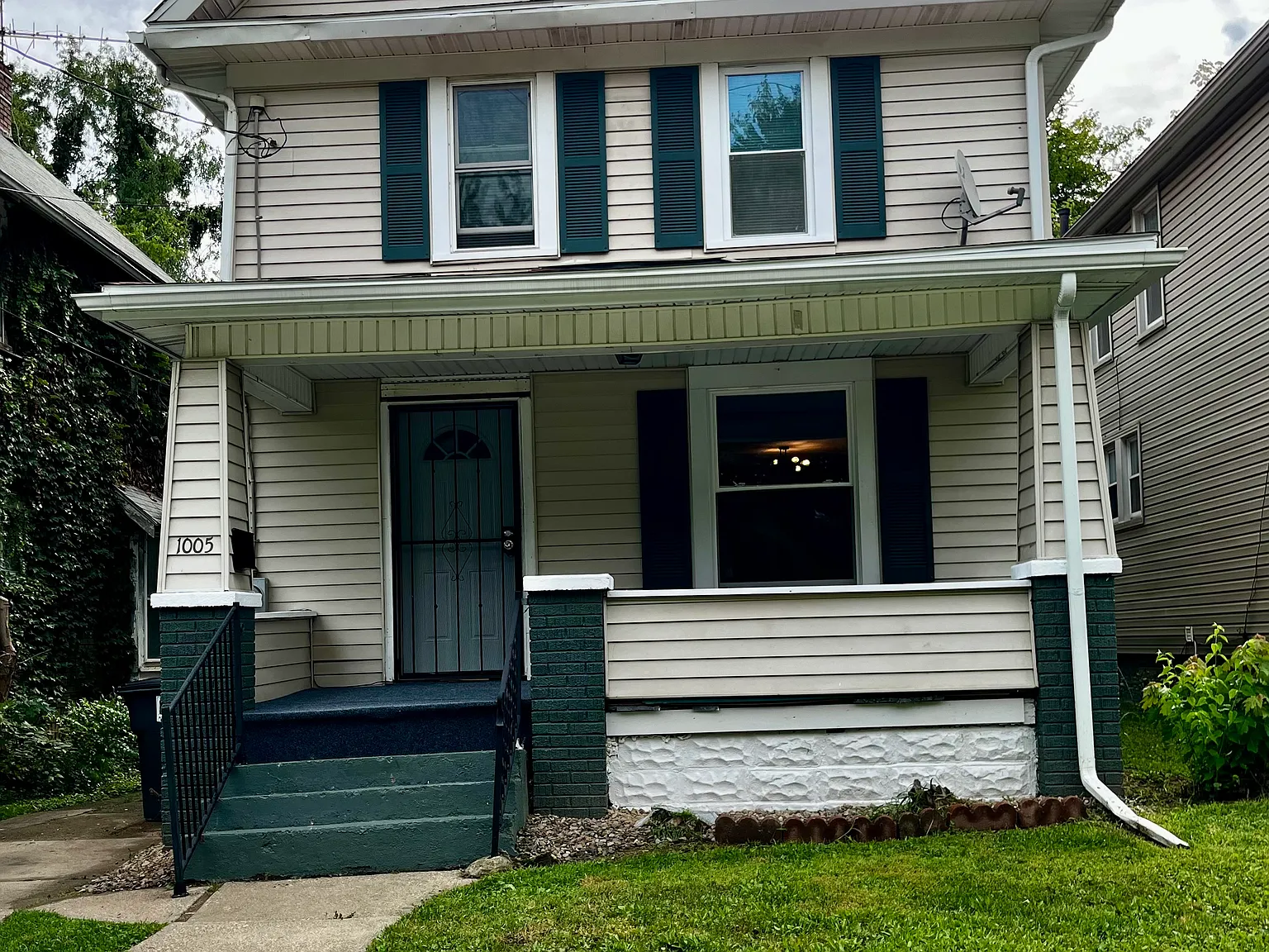 4 bed, 1298 sqft, $1,200 — Photo 1