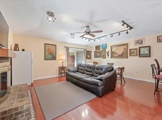 11 Park Ln, Bedford, TX 76021