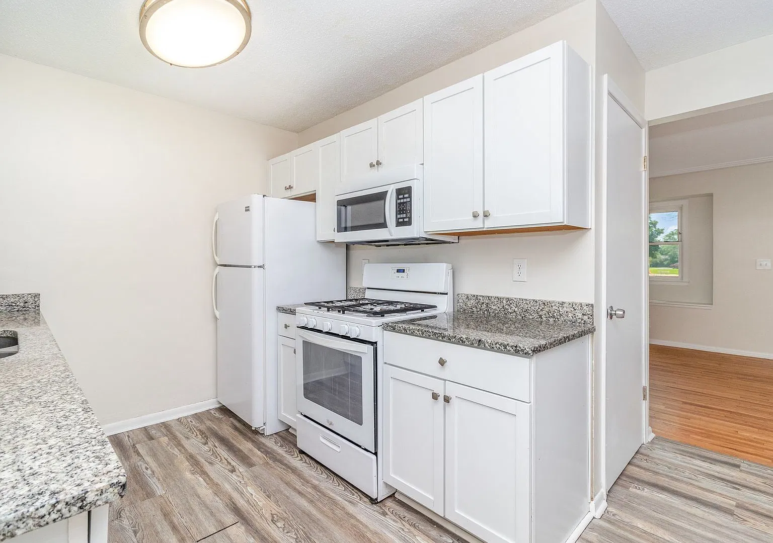 Spacious 5bed|2bath Home w/ Large Backyard & Garage — Photo 4