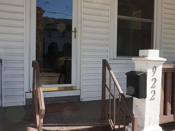 2nd image of 922 E Grand Ave