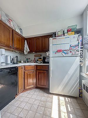 3rd image of 43 Sidney Pl #2