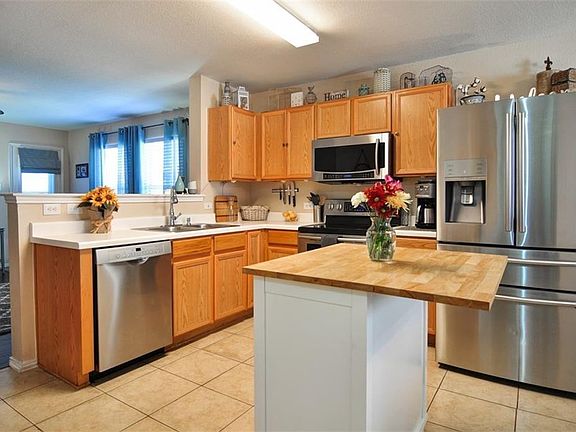 3rd image of 2505 Thousand Oaks Dr