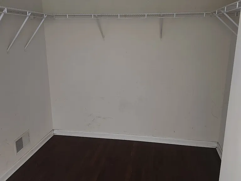 8 Pembroke Ln — Photo 13