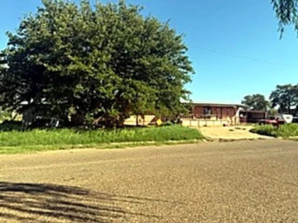 304 11th St, Abernathy, TX 79311