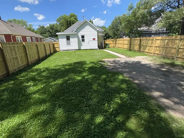 307 Center St — Photo 11