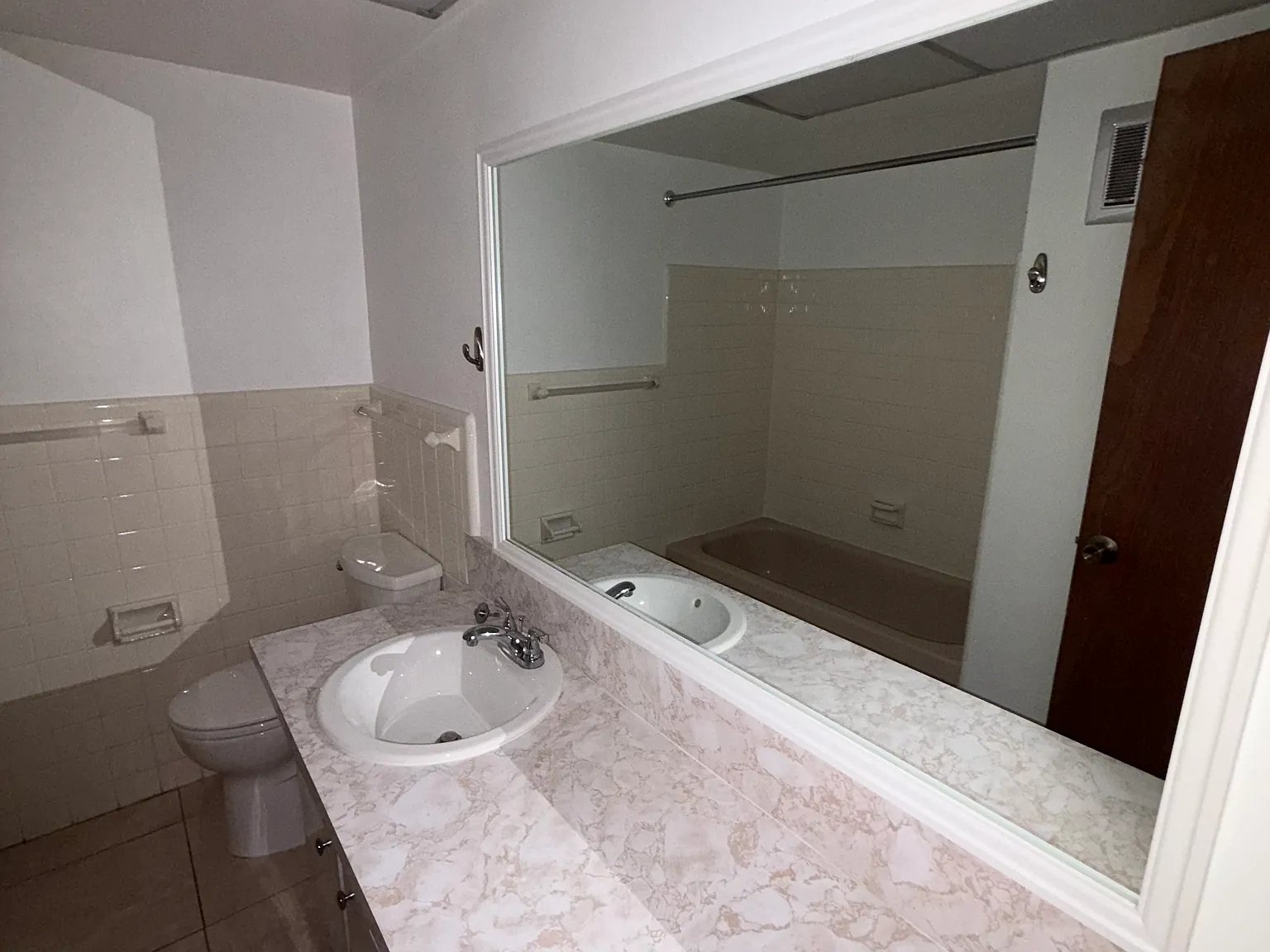 2 bed, 1000 sqft, $1,500 — Photo 3
