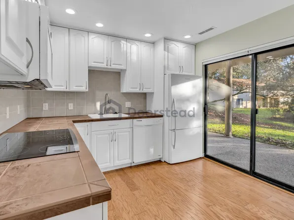 1117 Bellefield Park Ln, Bellevue, WA 98004