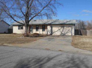 818 E Hemphill Ave, Haysville, KS 67060