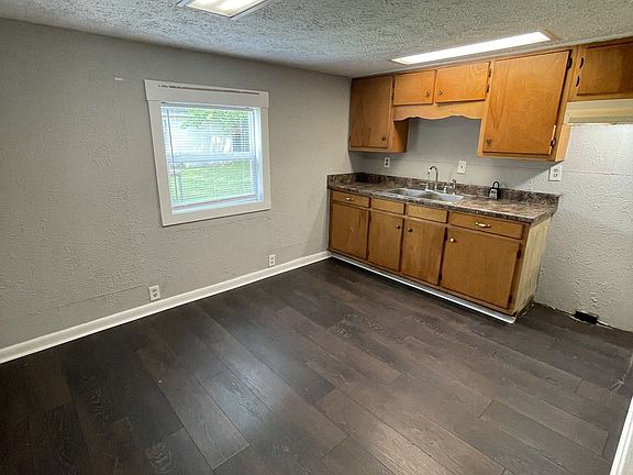 2nd image of 614 East St