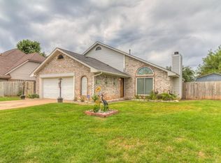 1121 Leafhurst Rd, Moore, OK 73160