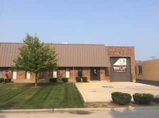 1832 Pickwick Ln, Glenview, IL 60026
