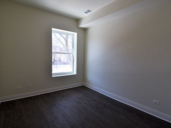 4th image of 4741 N Beacon St #3S
