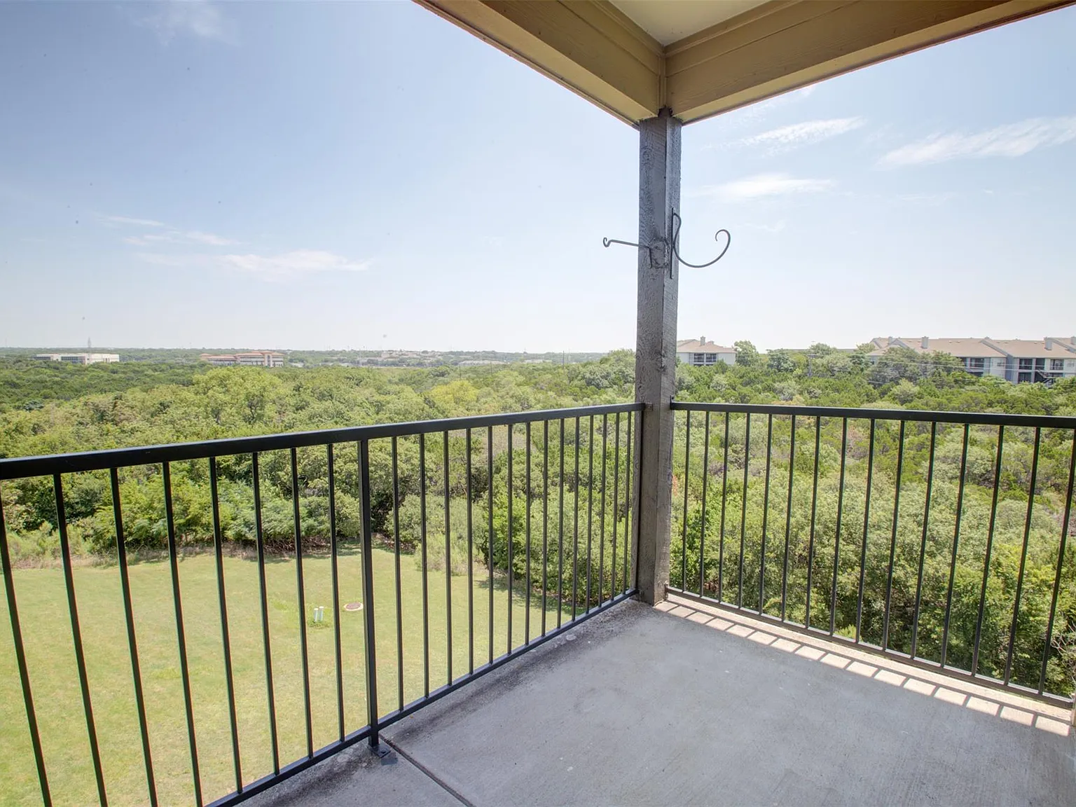 3 bed, 2.0 bath, 1192 sqft, $1,700 — Photo 1