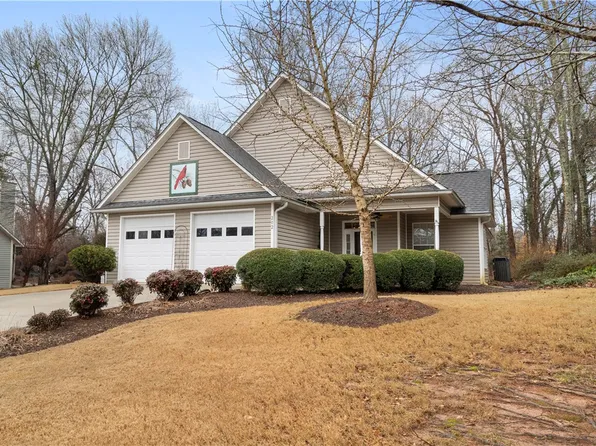 202 Winterberry Ln, Seneca, SC 29678